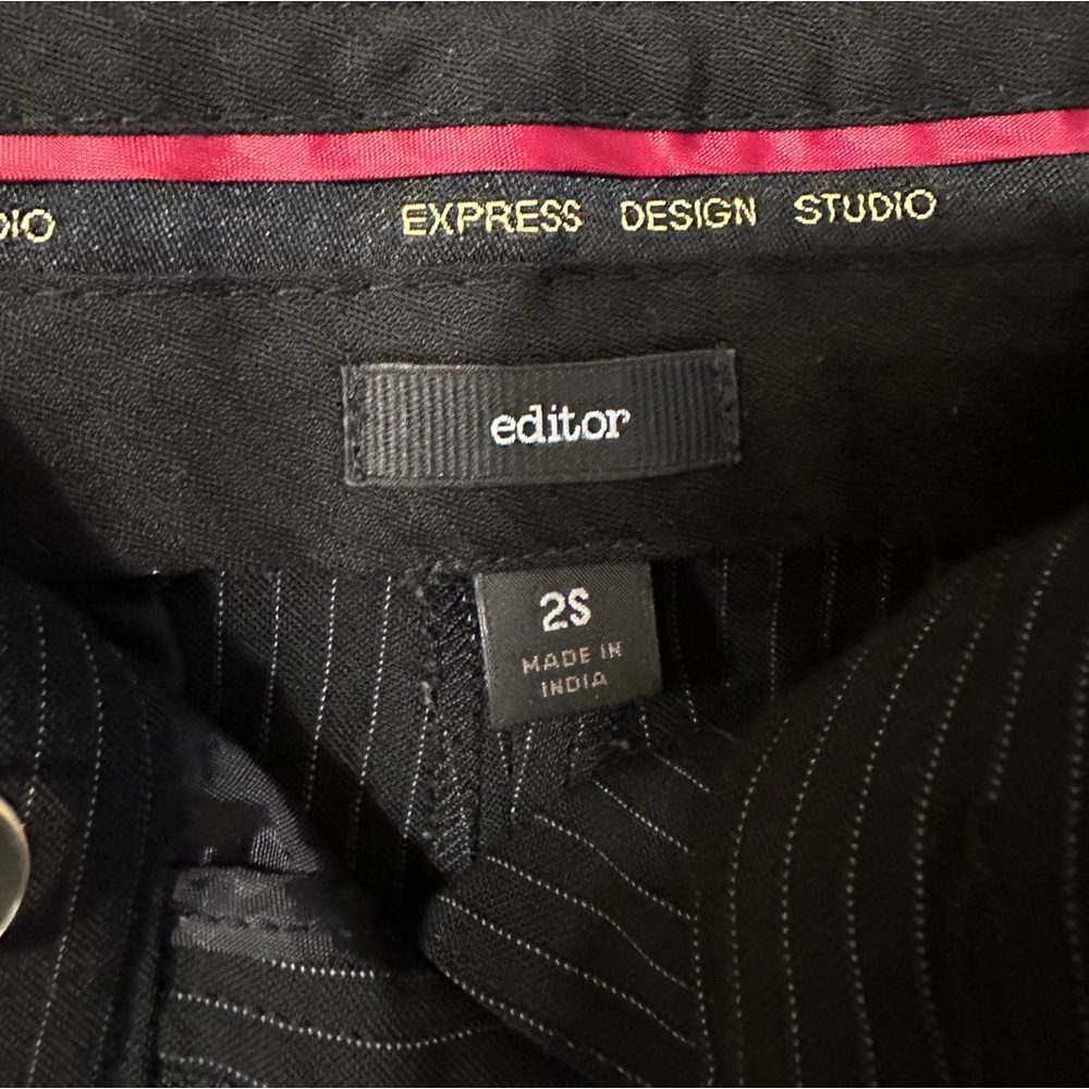 Express Editor Mid-rise bootcut black pinstripe pants size 2 Short